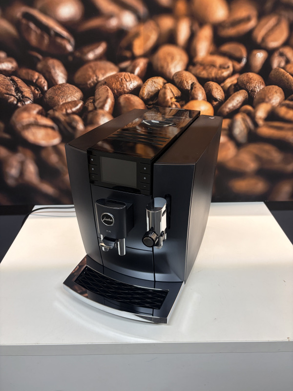 Jura E8 (ED) - Cosmic Black 2