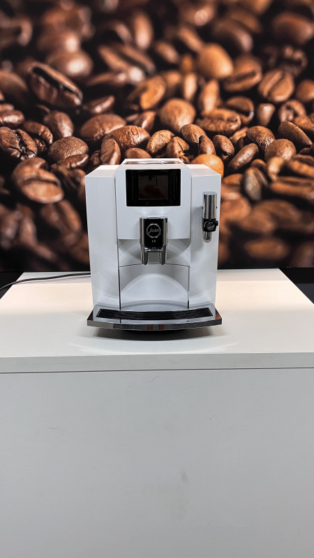 Jura E8 - white 1