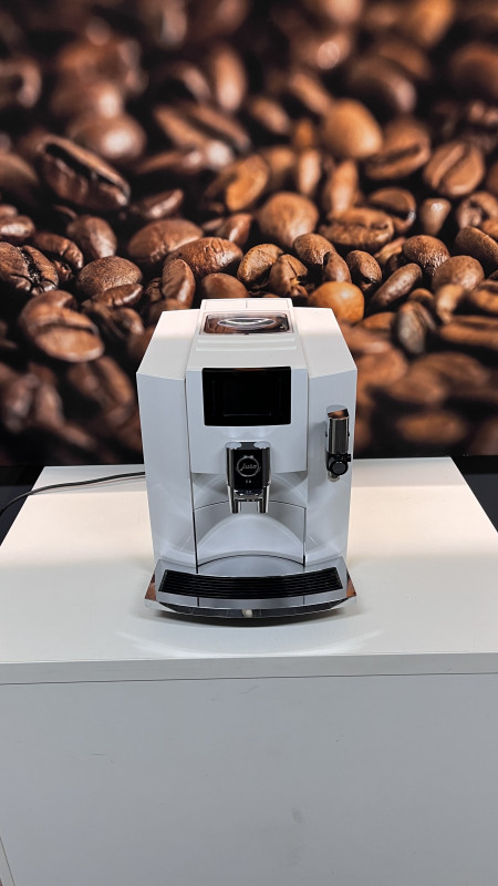 Jura E8 - white 3